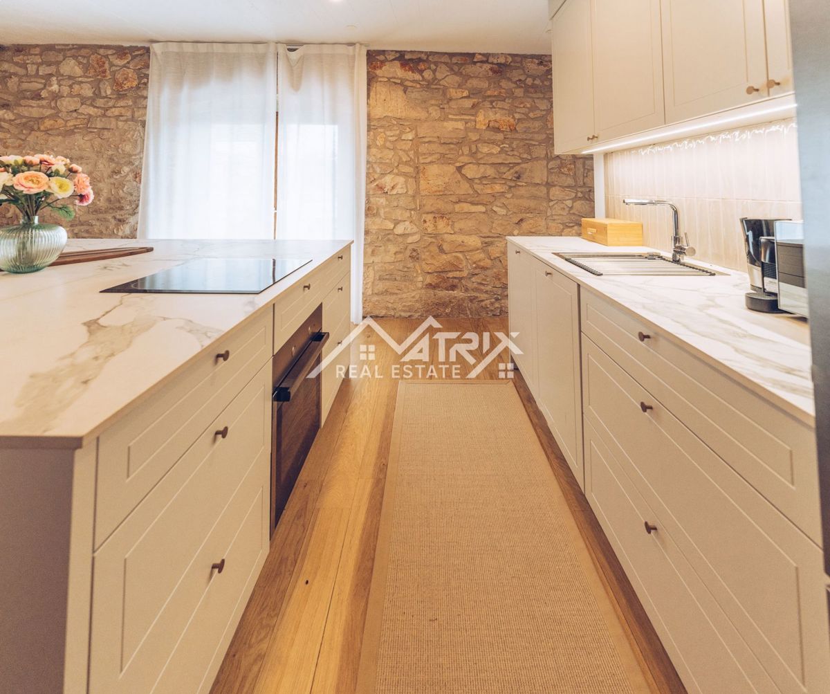 Novigrad in okolica, prekrasna kamnita lepotica.