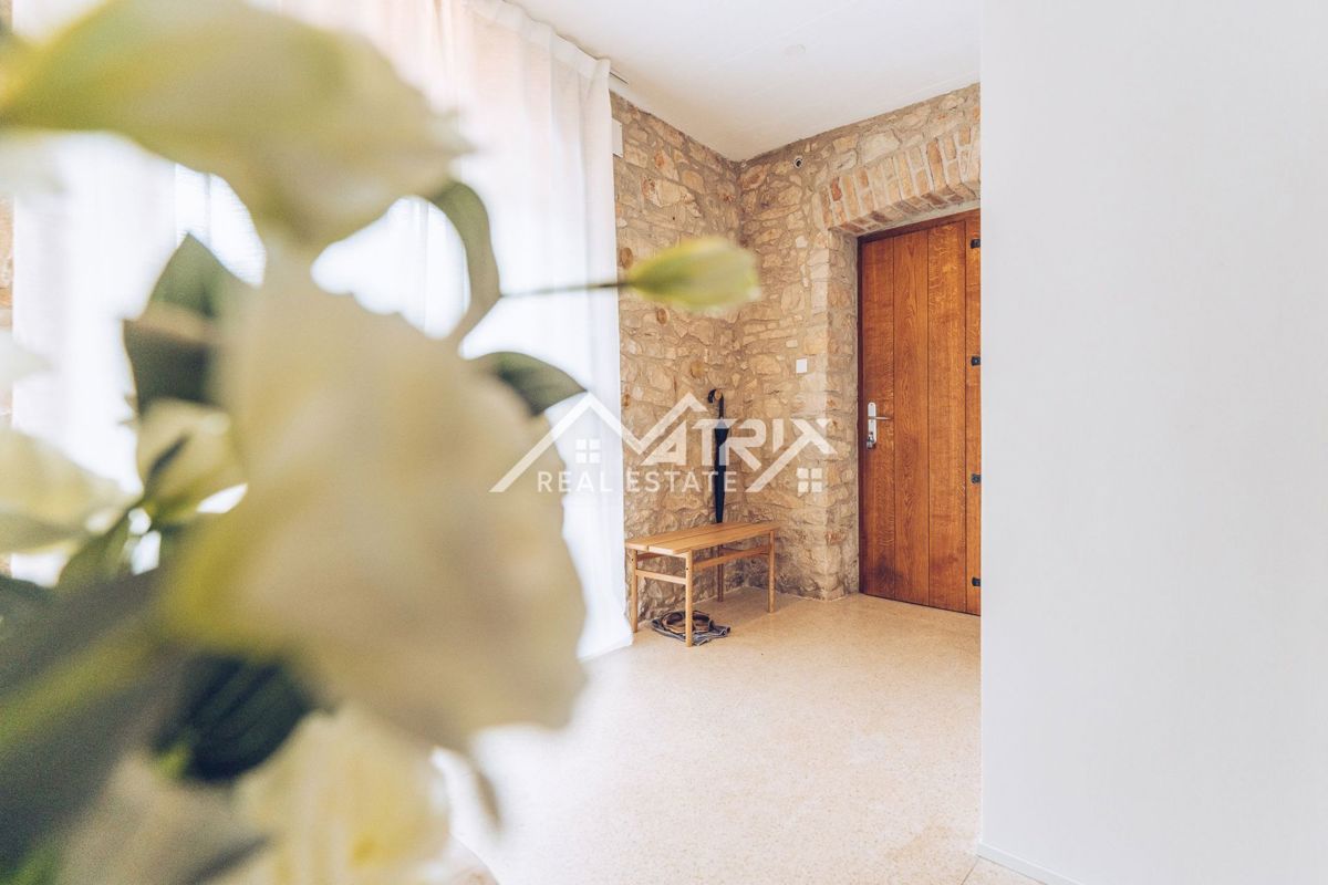 Novigrad in okolica, prekrasna kamnita lepotica.