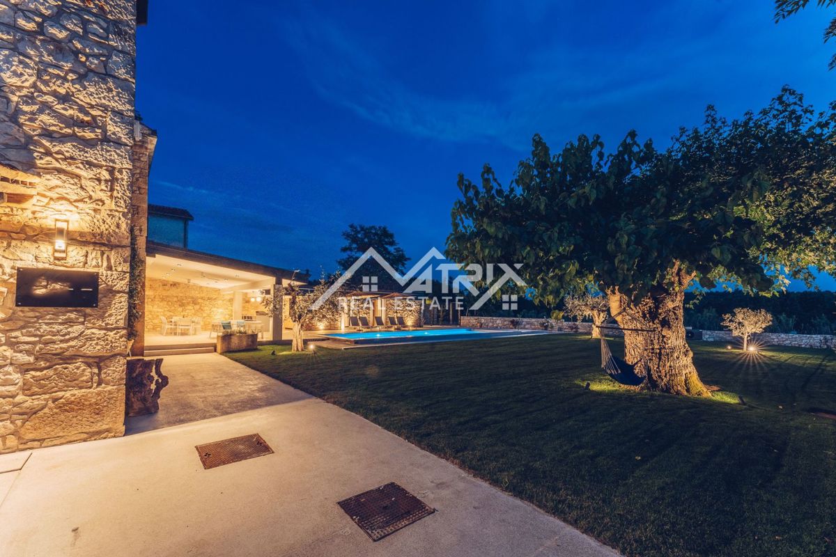 Novigrad in okolica, prekrasna kamnita lepotica.