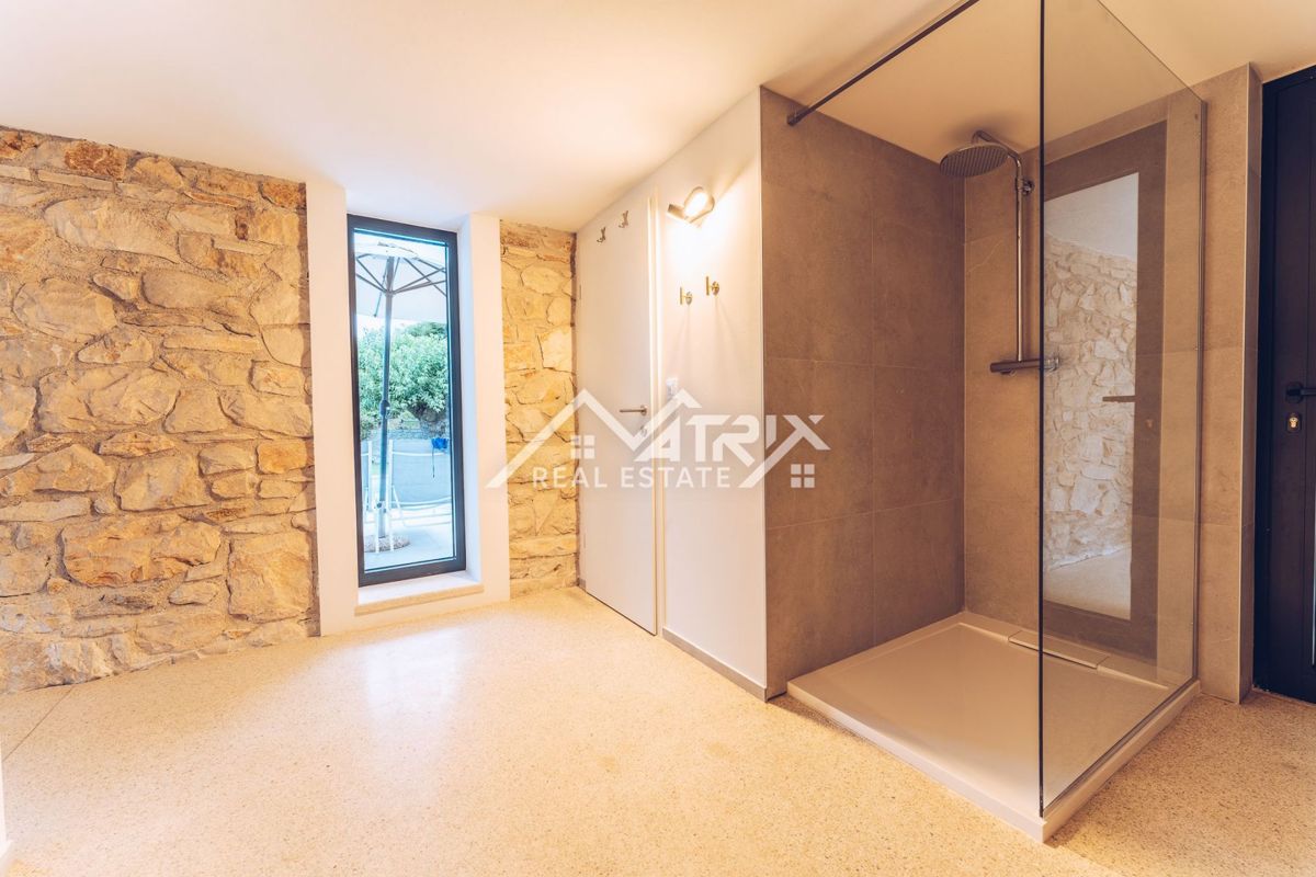 Novigrad in okolica, prekrasna kamnita lepotica.