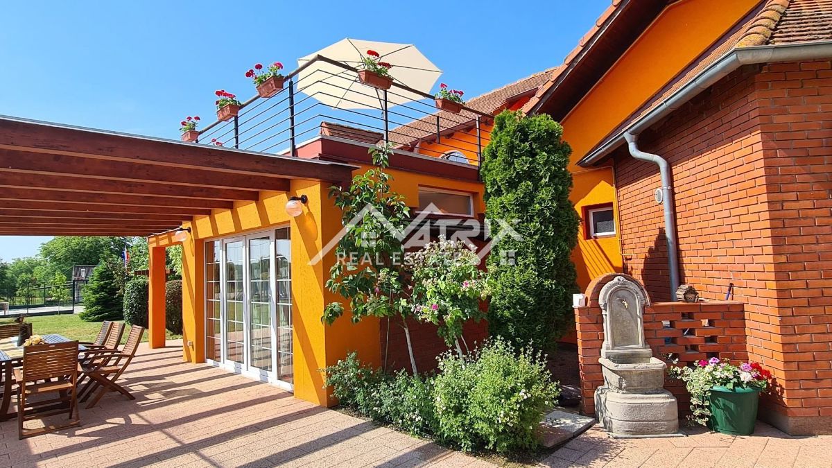 Hiša Marinci, Nuštar, 558m2