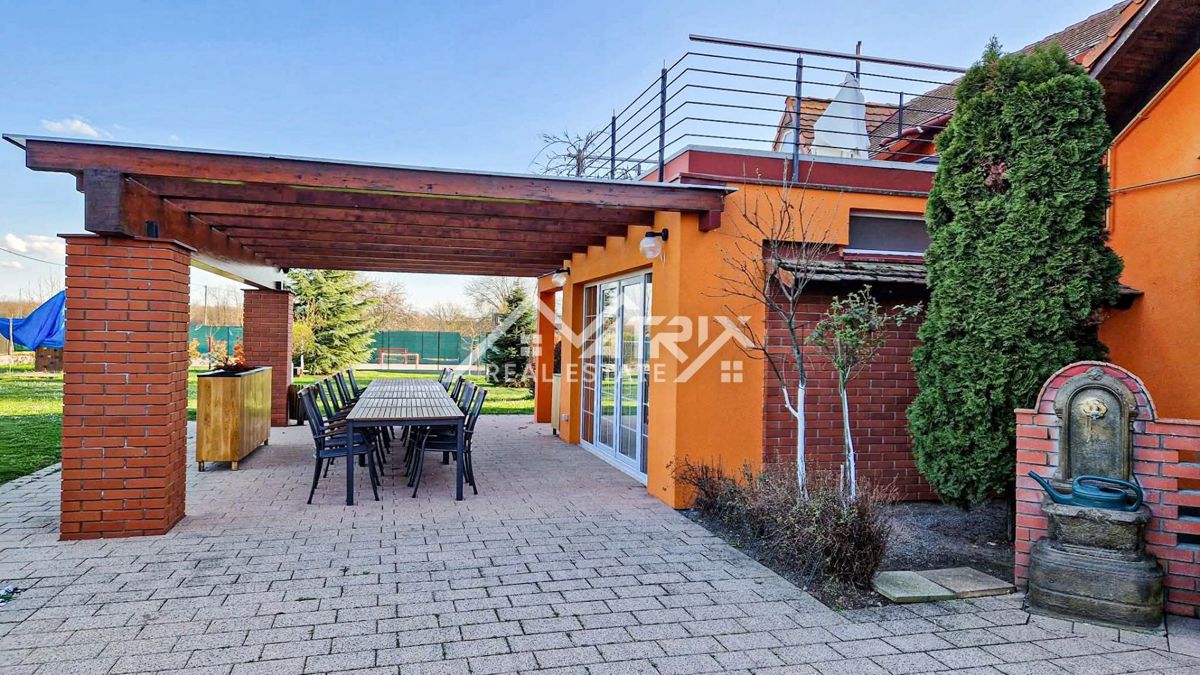 Hiša Marinci, Nuštar, 558m2