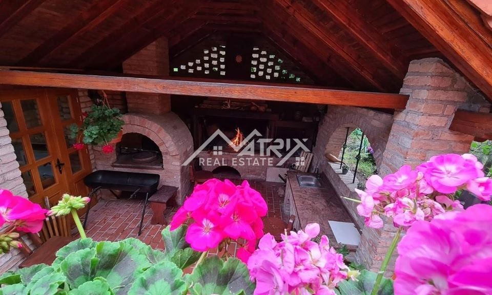 Hiša Marinci, Nuštar, 558m2