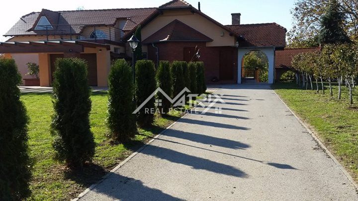 Hiša Marinci, Nuštar, 558m2