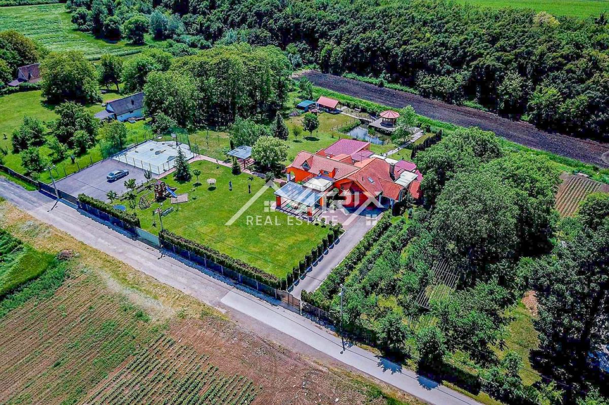 Hiša Marinci, Nuštar, 558m2