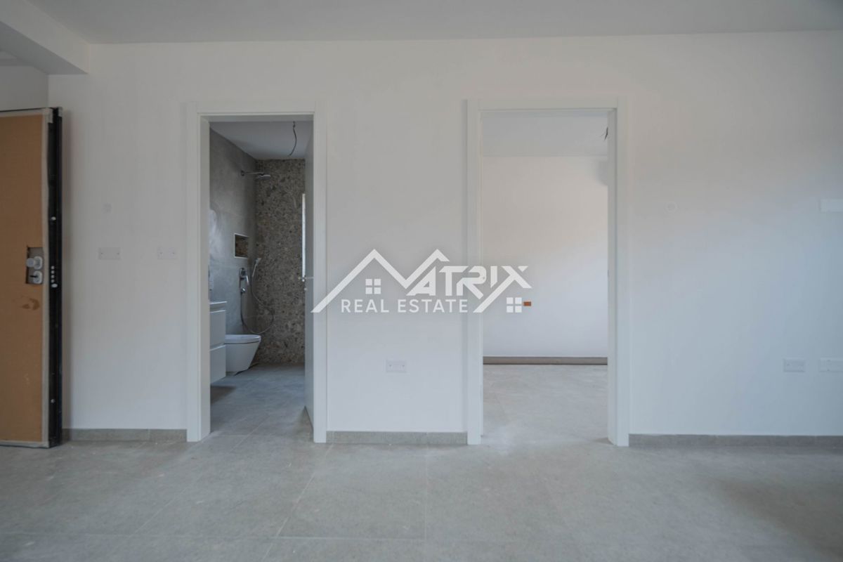 Medulin, stan v pritličju z vrtom, prvi vrsti do morja