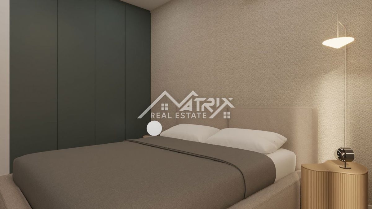 Medulin, stan v pritličju z vrtom, prvi vrsti do morja