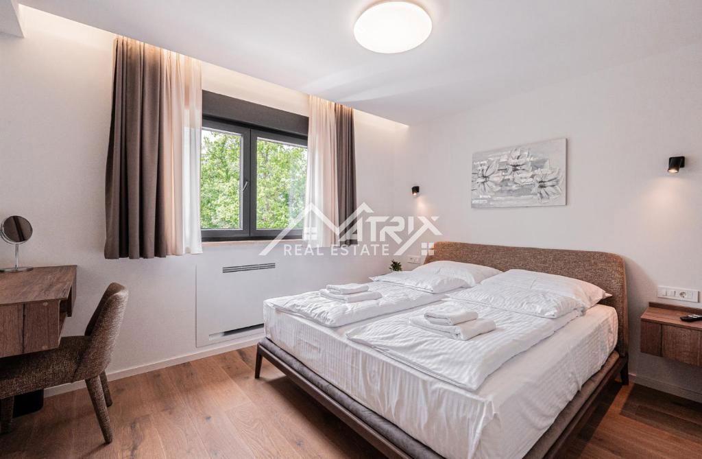 Poreč, Luksuzna vila z bazenom in 4 spalnice v bližini morja