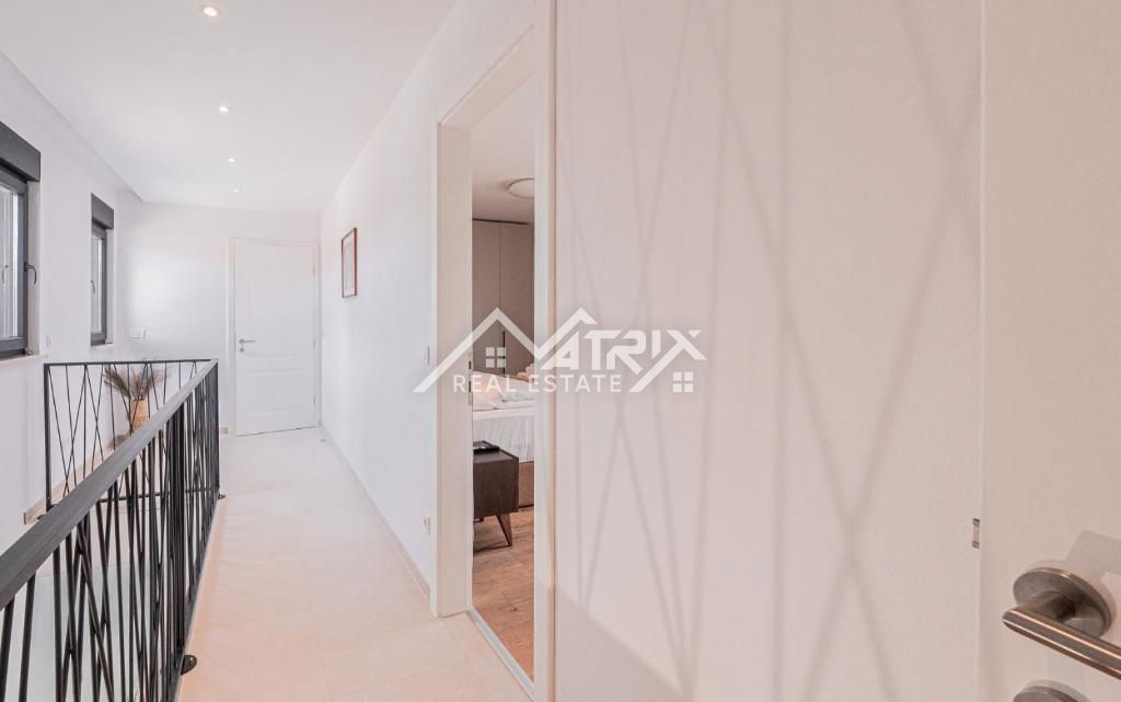 Poreč, Luksuzna vila z bazenom in 4 spalnice v bližini morja