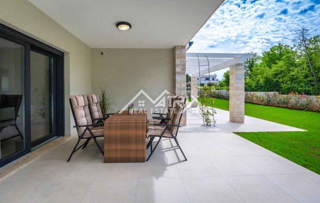 Poreč, Luksuzna vila z bazenom in 4 spalnice v bližini morja