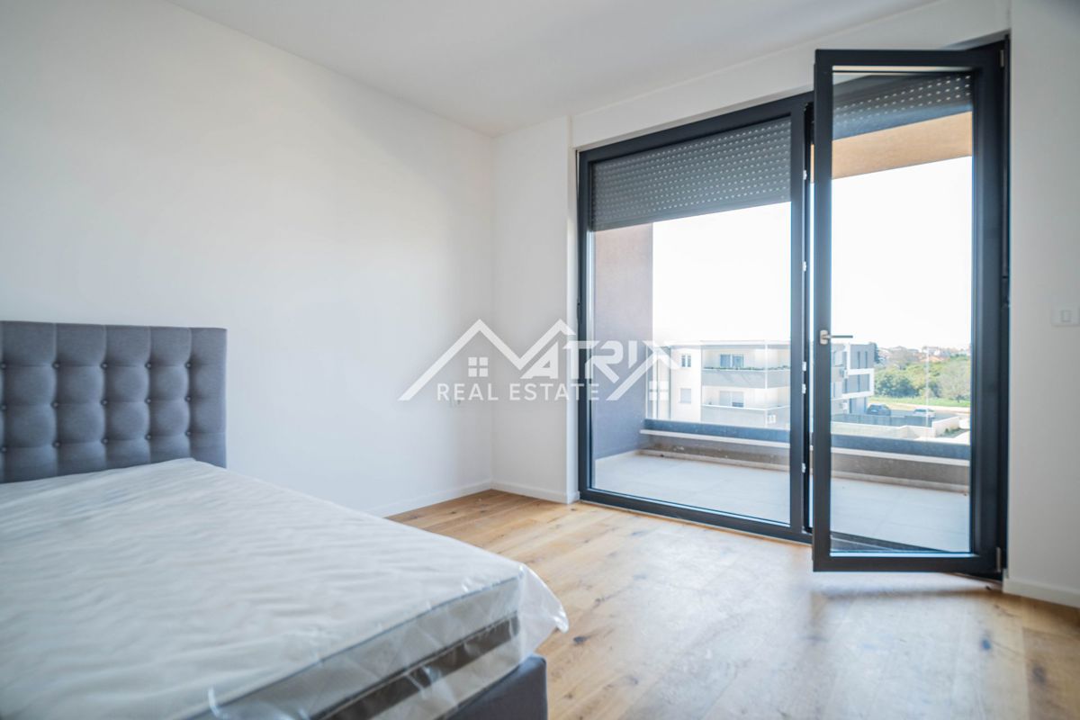 Pulj, kakovostno trisobno stanovanje z ložami, shrambo in 2 parkirnima mestoma