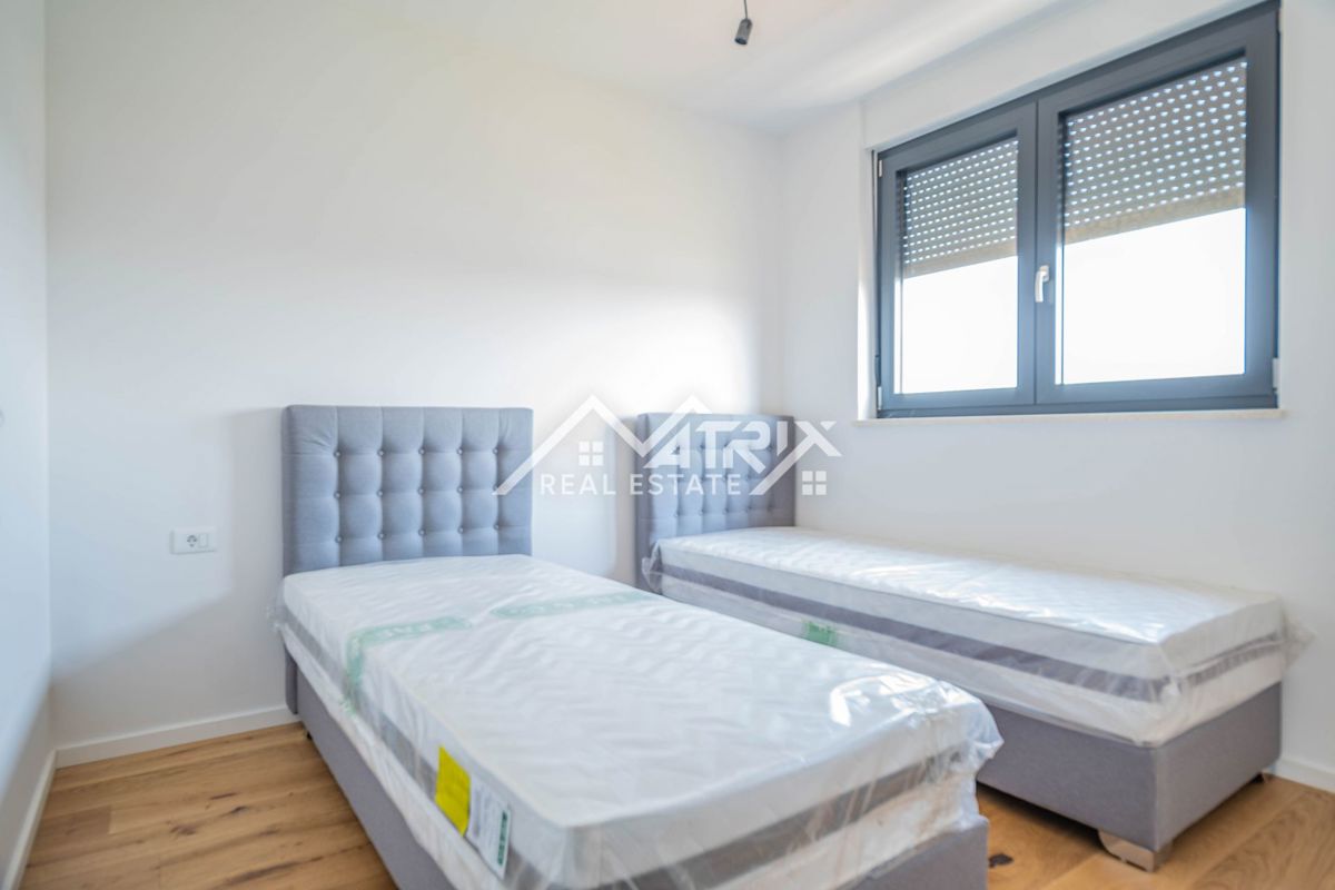 Pulj, kakovostno trisobno stanovanje z ložami, shrambo in 2 parkirnima mestoma