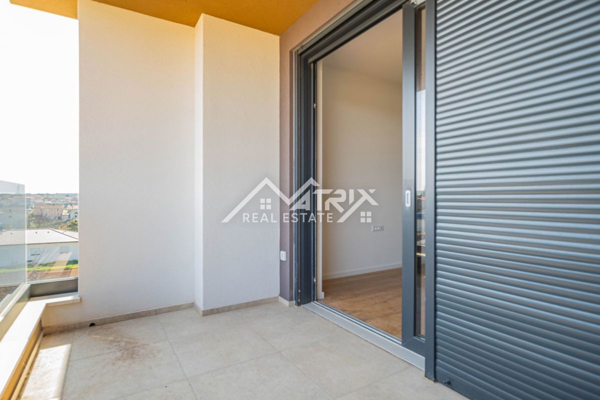 Pulj, kakovostno trisobno stanovanje z ložami, shrambo in 2 parkirnima mestoma