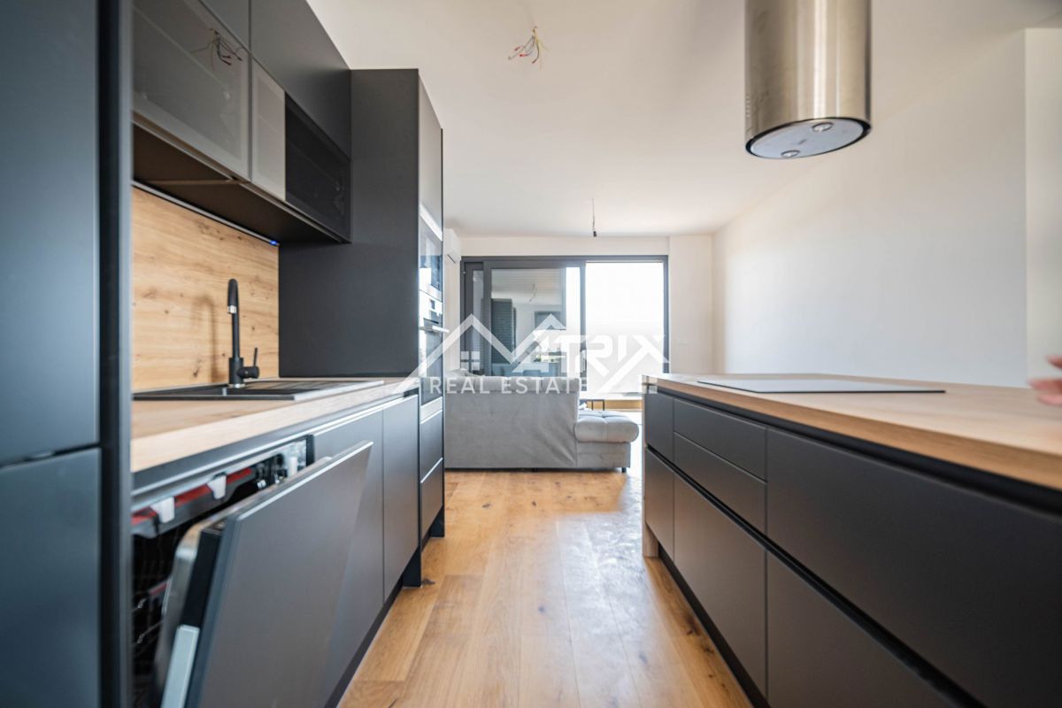 Pulj, kakovostno trisobno stanovanje z ložami, shrambo in 2 parkirnima mestoma