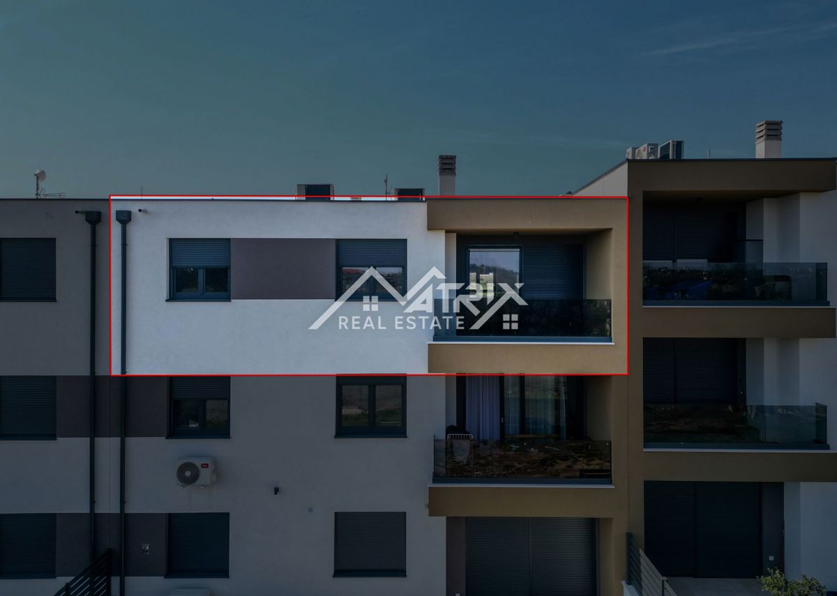 Pulj, kakovostno trisobno stanovanje z ložami, shrambo in 2 parkirnima mestoma