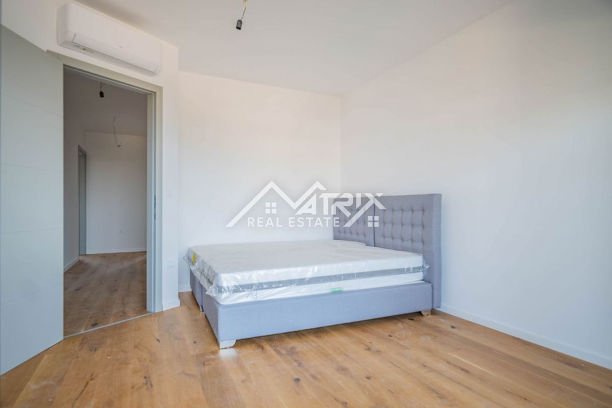 Pulj, kakovostno trisobno stanovanje z ložami, shrambo in 2 parkirnima mestoma