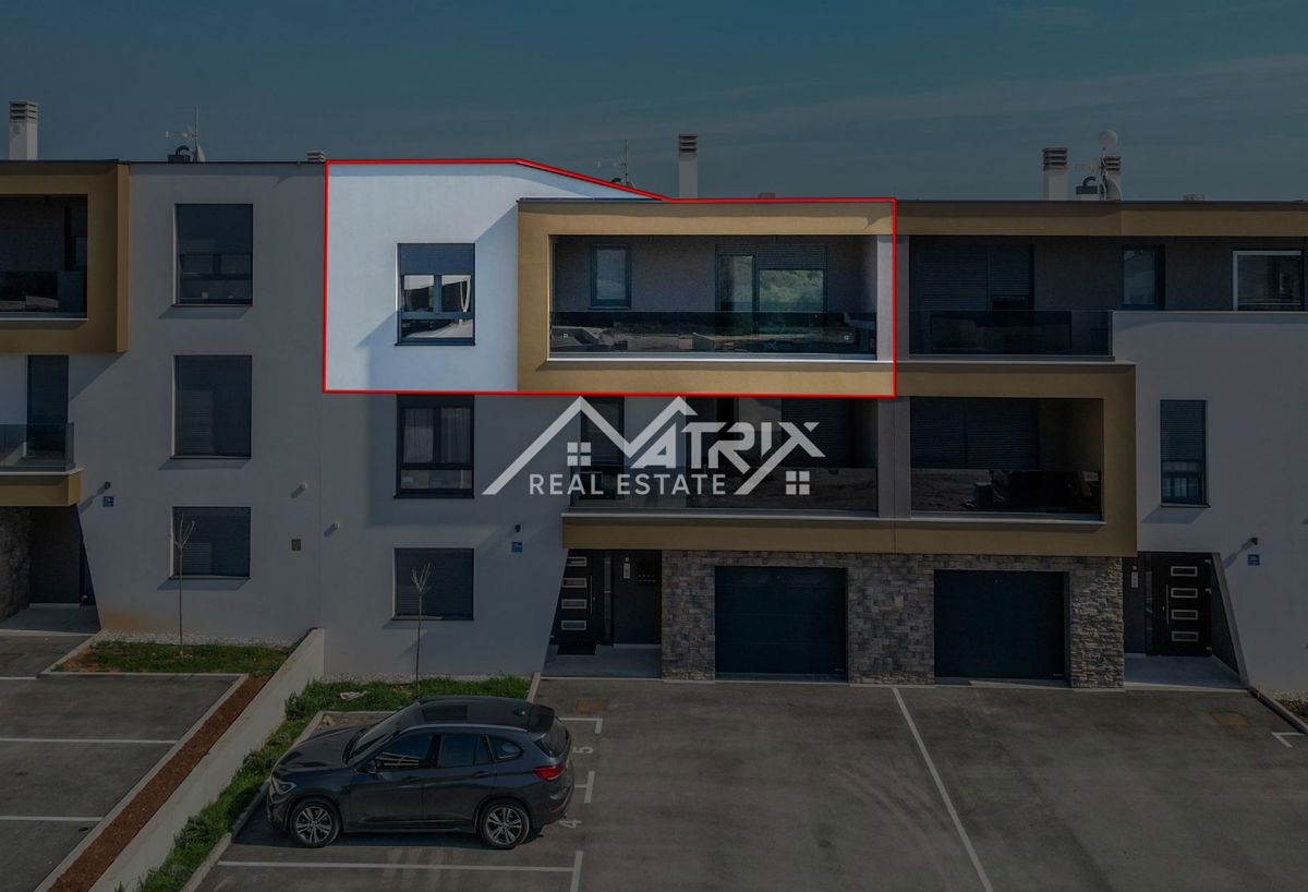 Pulj, kakovostno trisobno stanovanje z ložami, shrambo in 2 parkirnima mestoma