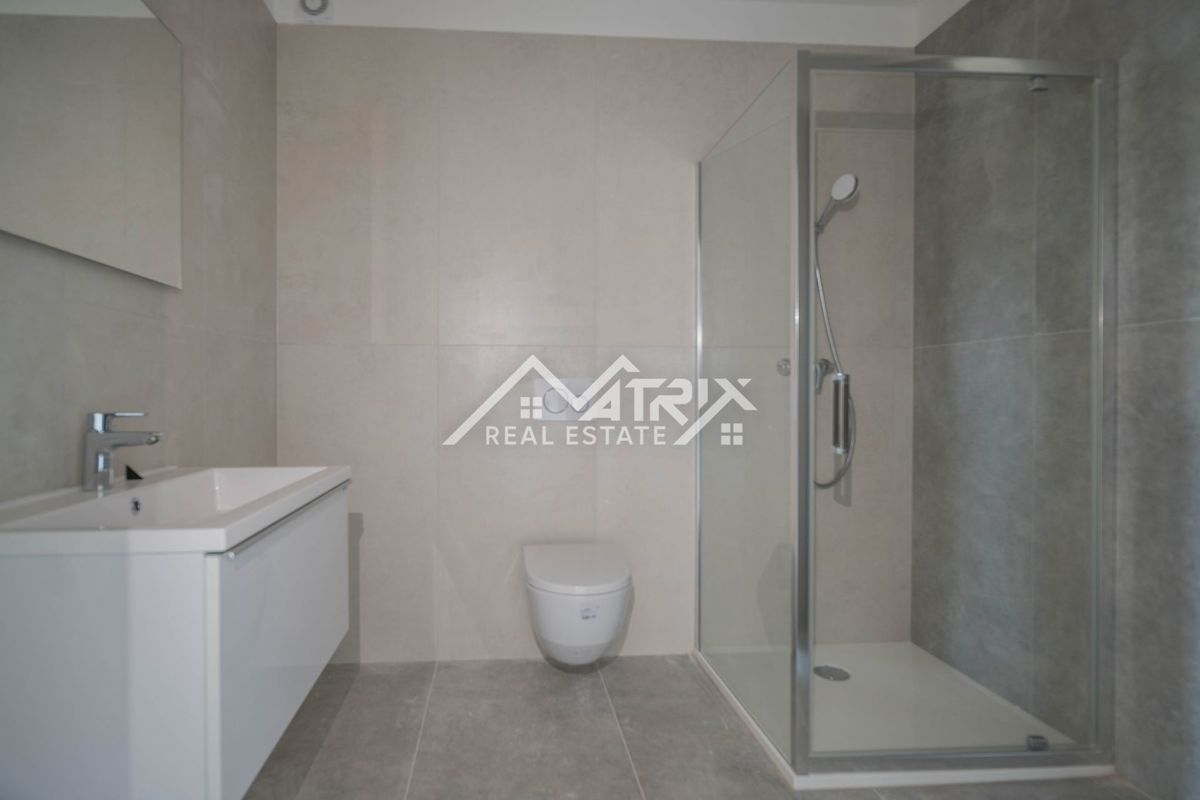 Pulj, kakovostno trisobno stanovanje z ložami, shrambo in 2 parkirnima mestoma