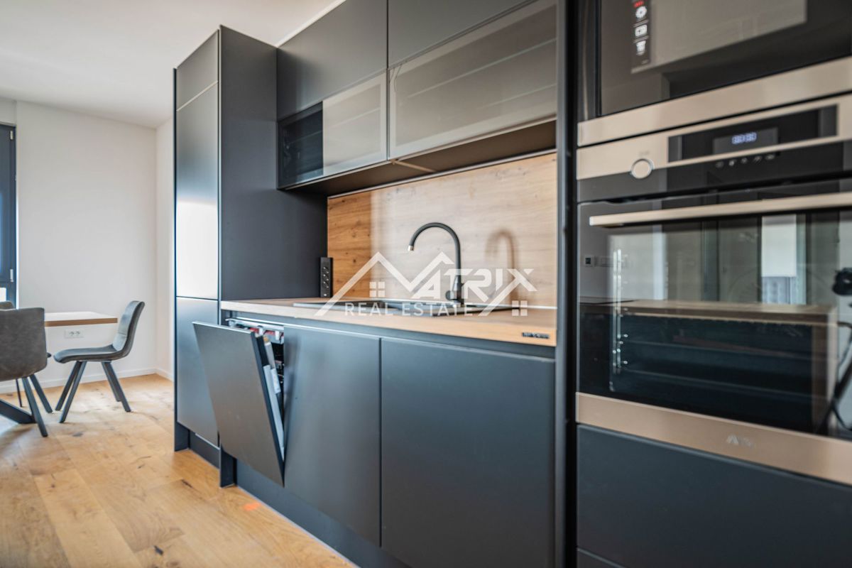 Pulj, kakovostno trisobno stanovanje z ložami, shrambo in 2 parkirnima mestoma