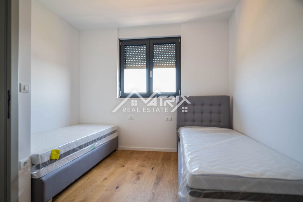 Pulj, kakovostno trisobno stanovanje z ložami, shrambo in 2 parkirnima mestoma