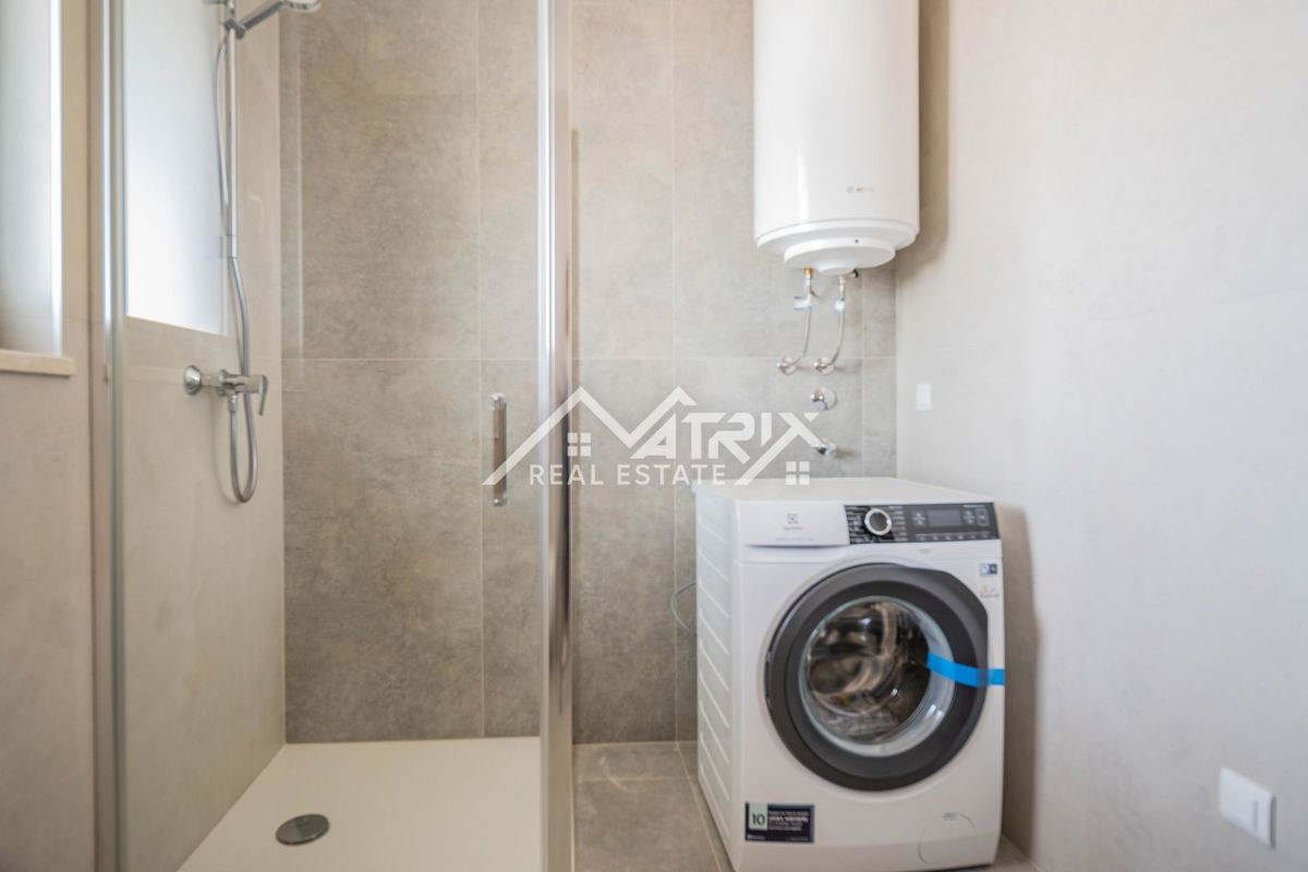 Pulj, kakovostno trisobno stanovanje z ložami, shrambo in 2 parkirnima mestoma