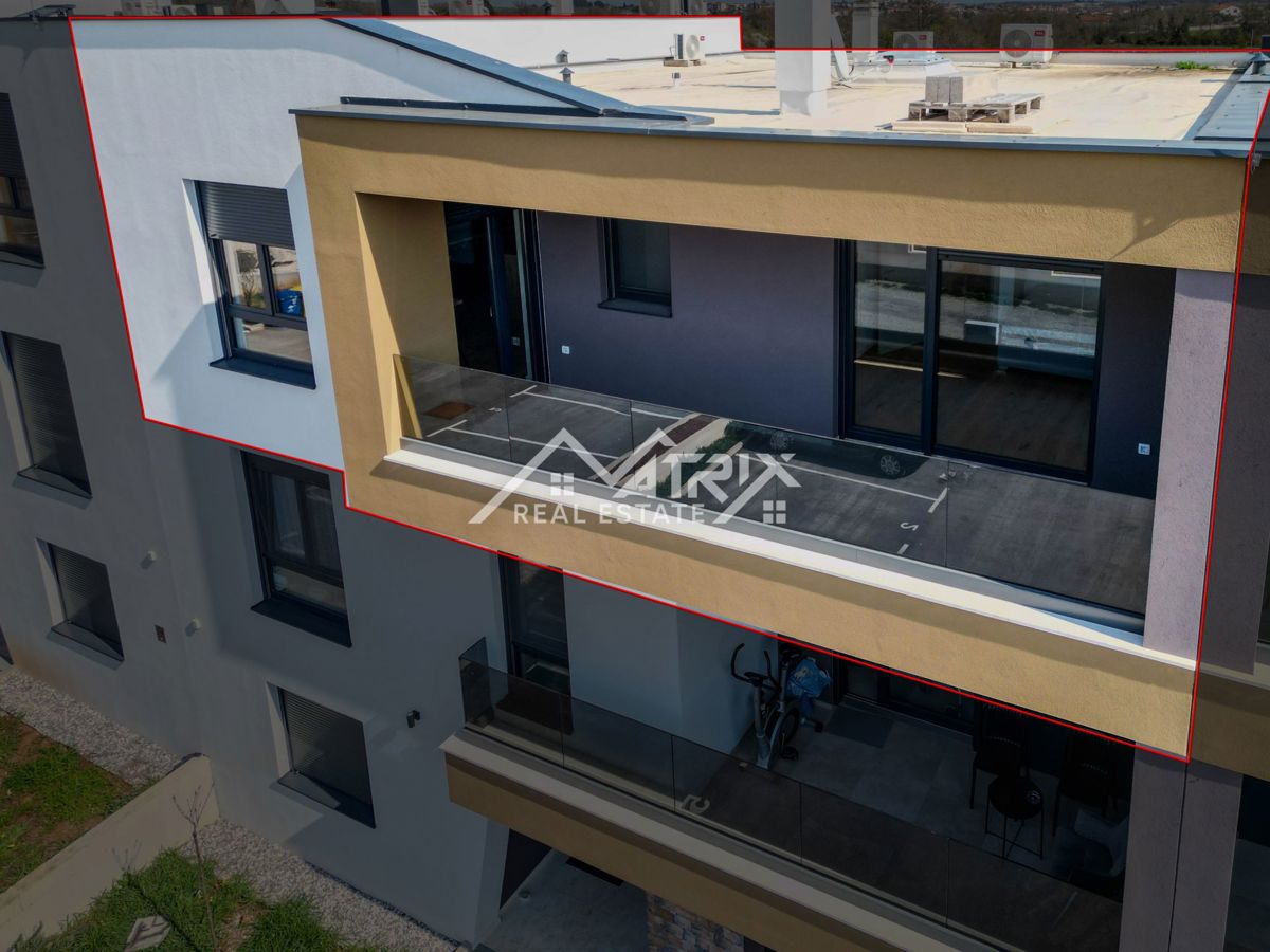 Pulj, kakovostno trisobno stanovanje z ložami, shrambo in 2 parkirnima mestoma