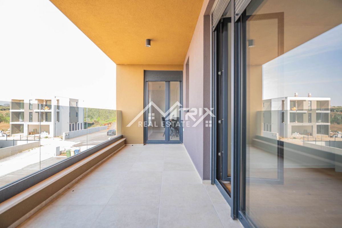 Pulj, kakovostno trisobno stanovanje z ložami, shrambo in 2 parkirnima mestoma