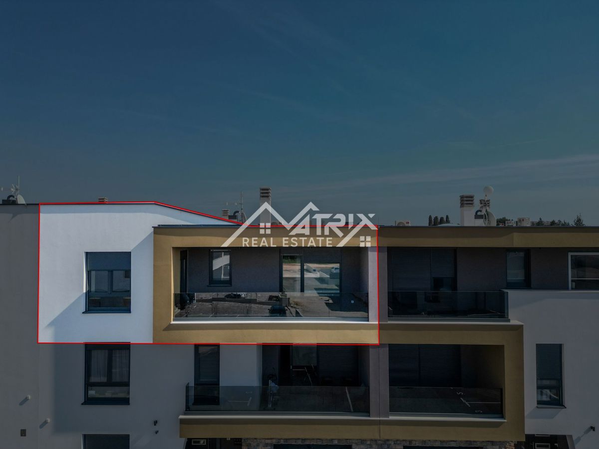 Pulj, kakovostno trisobno stanovanje z ložami, shrambo in 2 parkirnima mestoma