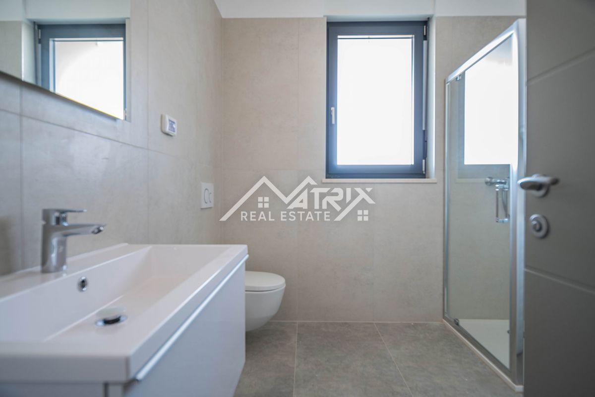 Pulj, kakovostno trisobno stanovanje z ložami, shrambo in 2 parkirnima mestoma