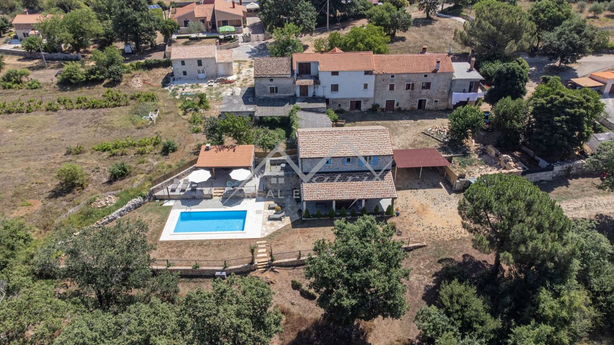 Hiša Stranići kod Lovreča, Sveti Lovreč, 307,50m2