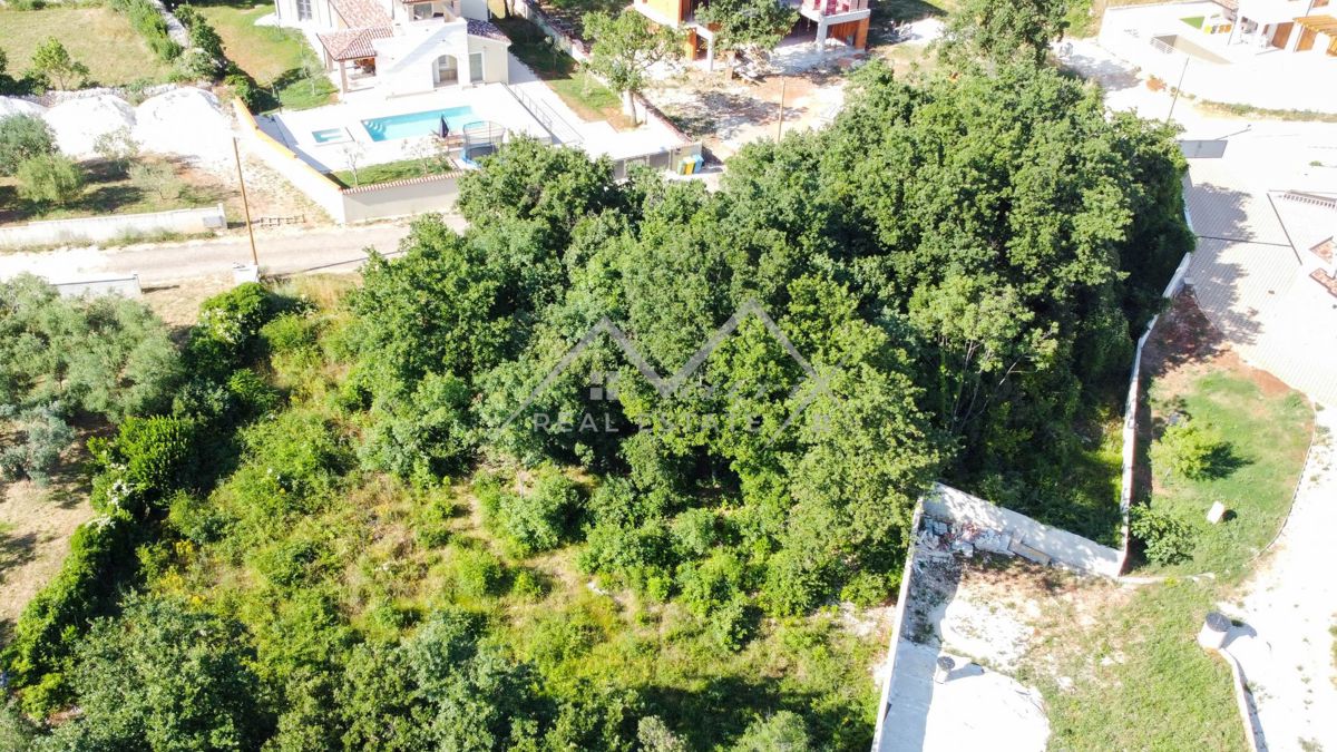 Zemljišče Medulin, 916m2