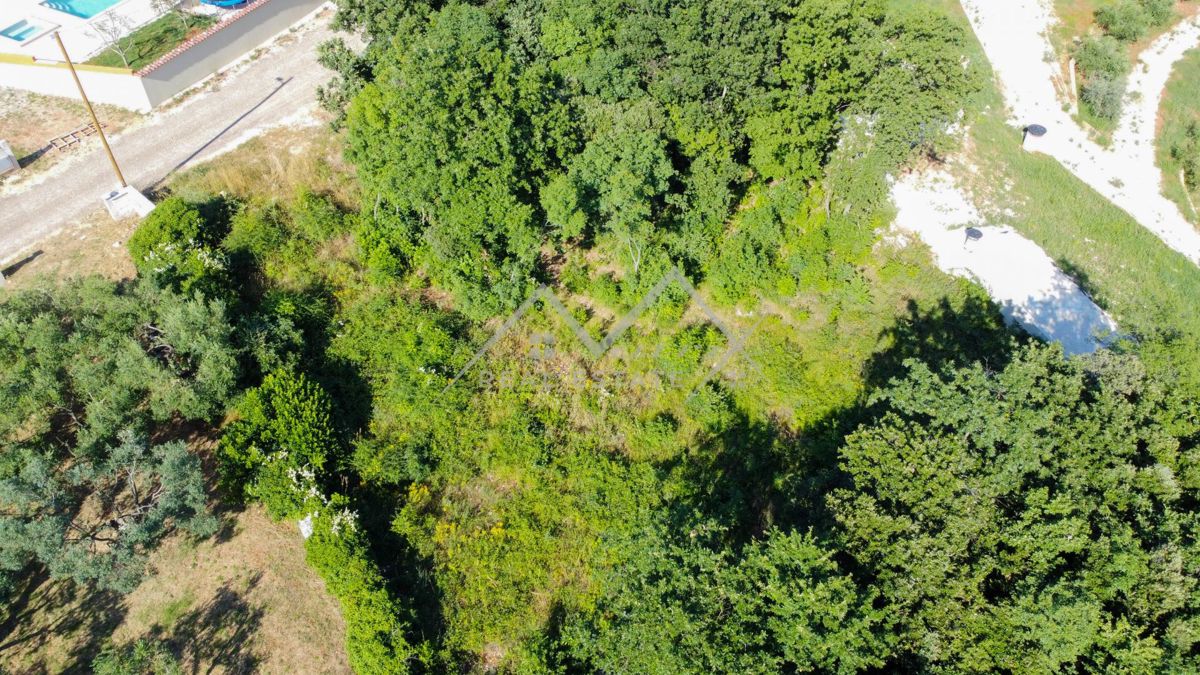 Zemljišče Medulin, 916m2