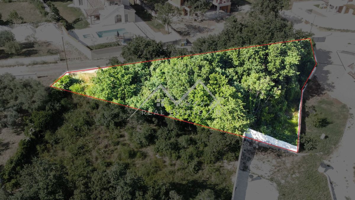 Zemljišče Medulin, 916m2