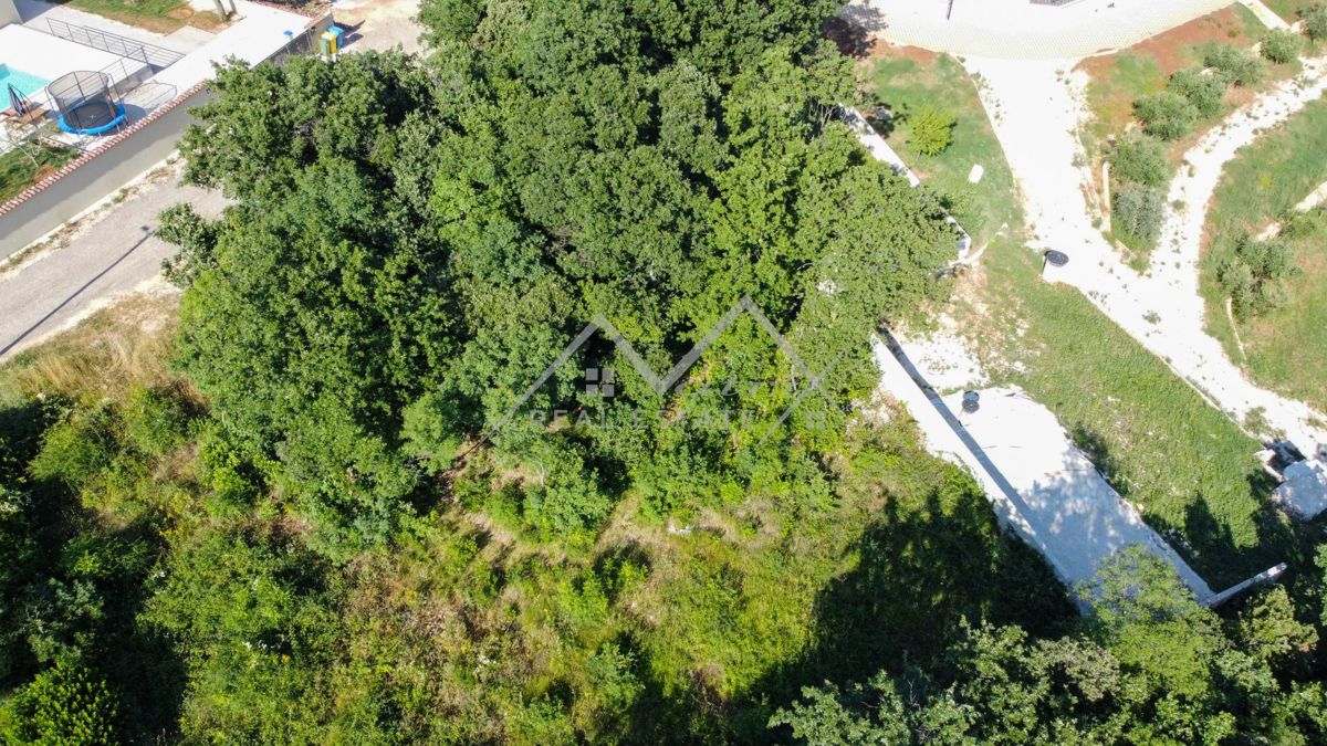 Zemljišče Medulin, 916m2