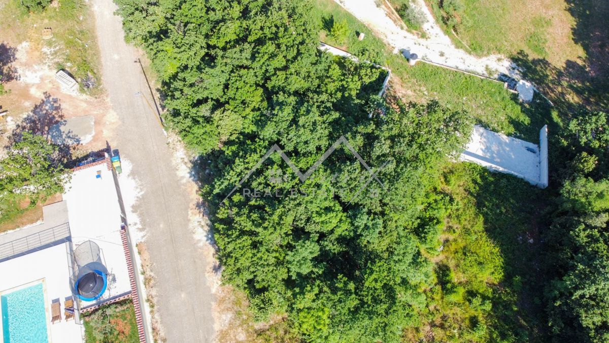 Zemljišče Medulin, 916m2