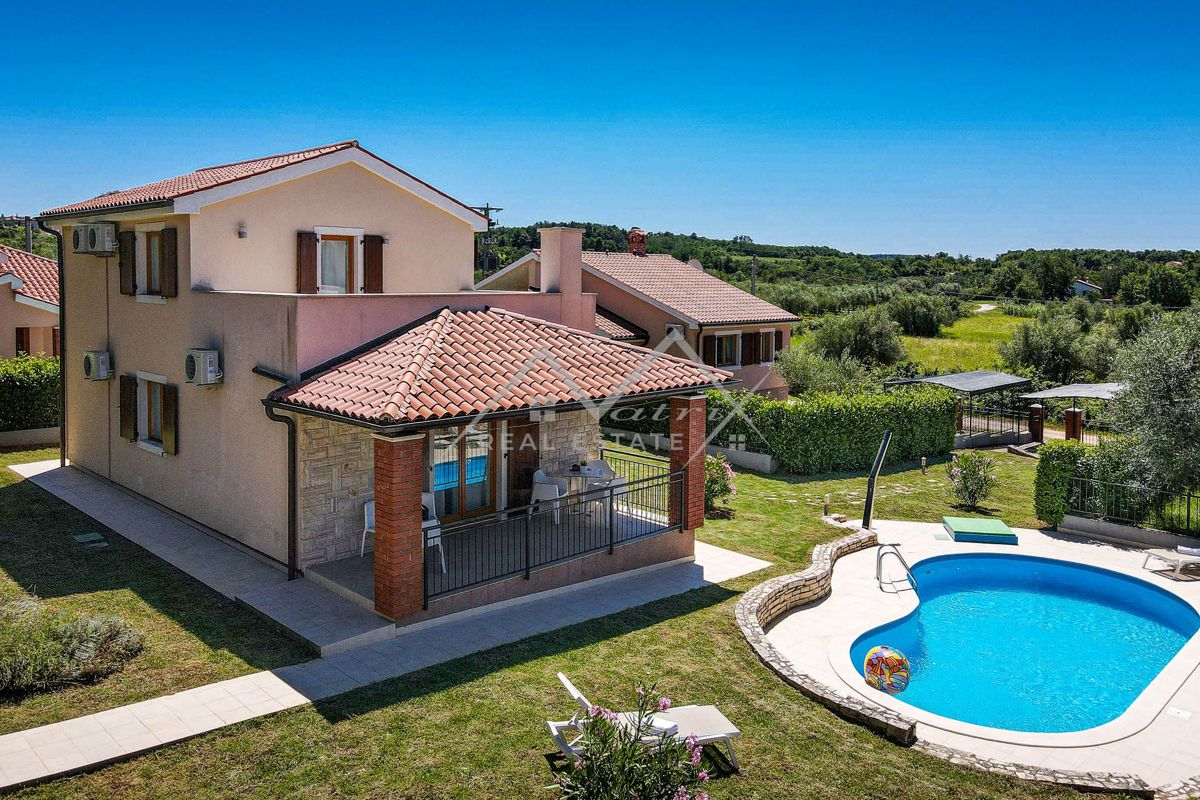 Okolica Poreča, Vila z bazenom na odlični lokaciji!