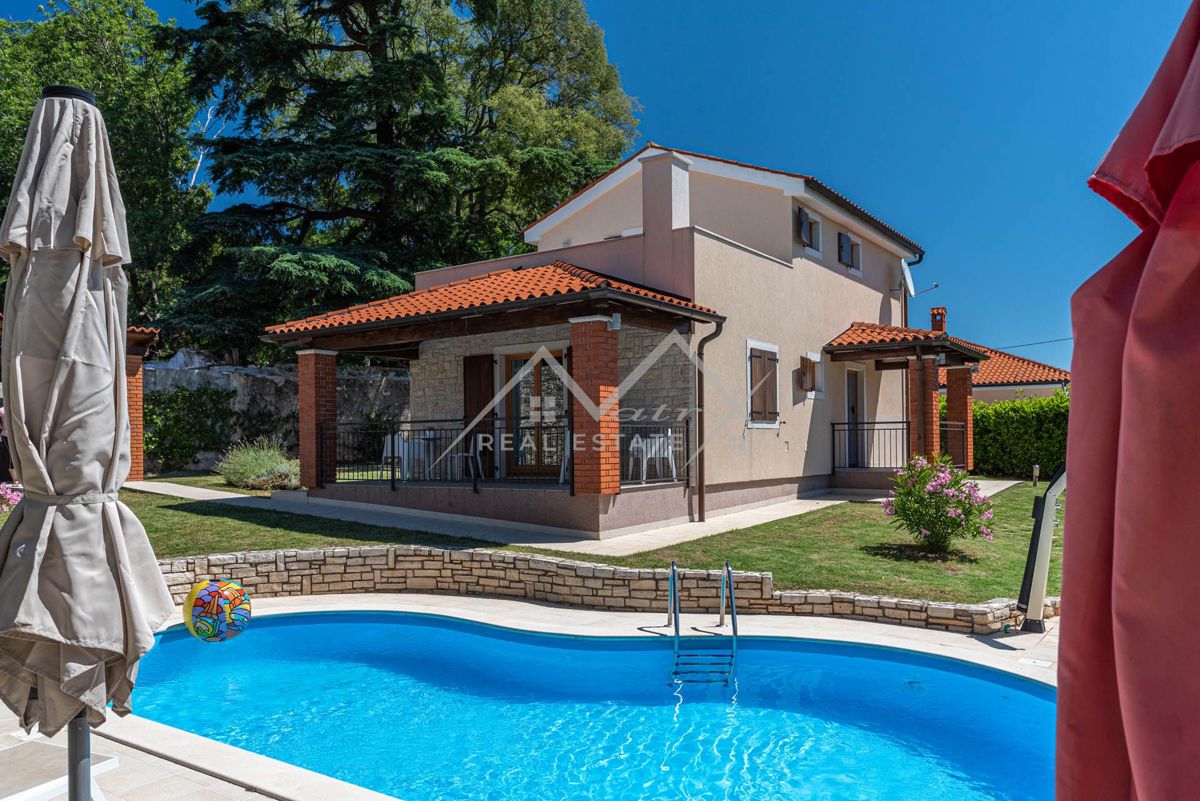 Okolica Poreča, Vila z bazenom na odlični lokaciji!
