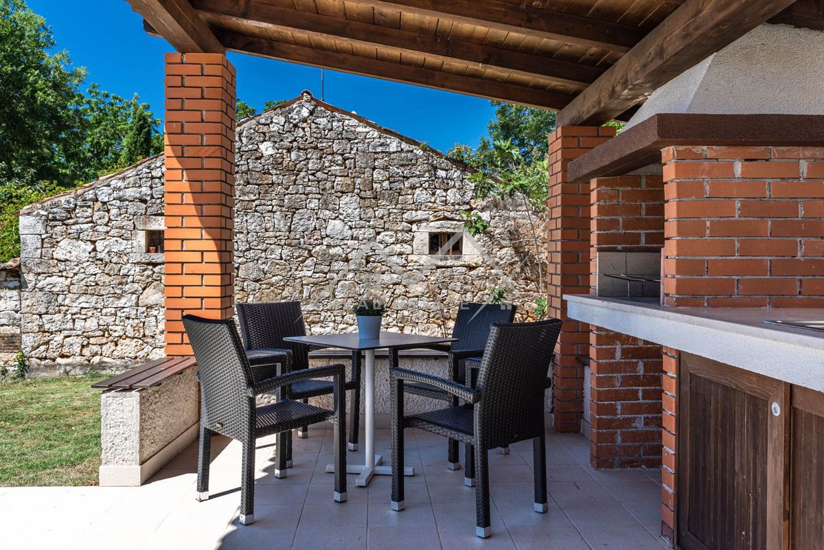 Okolica Poreča, Vila z bazenom na odlični lokaciji!