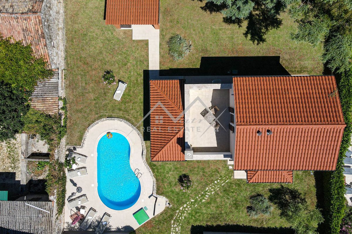 Okolica Poreča, Vila z bazenom na odlični lokaciji!