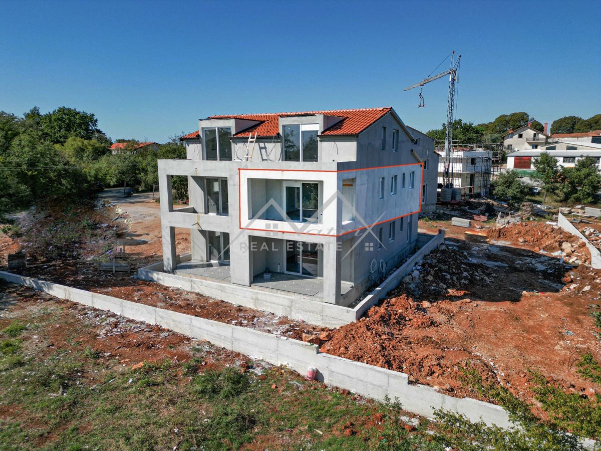Poreč, Dvosobno stanovanje v prvem nadstropju na mirni lokaciji