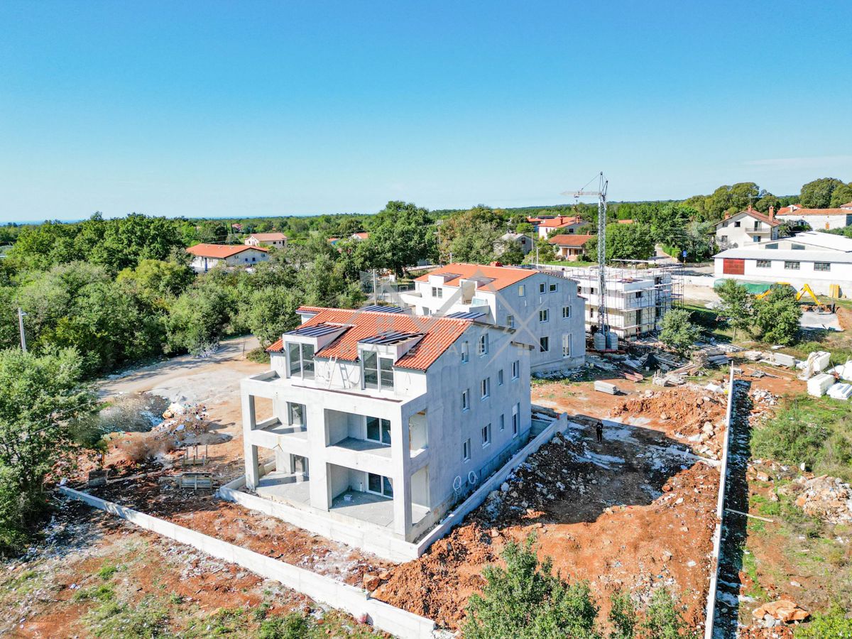 Poreč, Dvosobno stanovanje v prvem nadstropju na mirni lokaciji