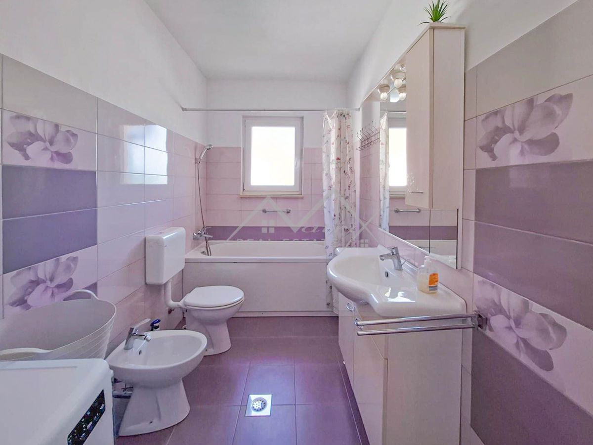 Poreč okolica, Elegantna pritlična vila z bazenom in velikim vrtom