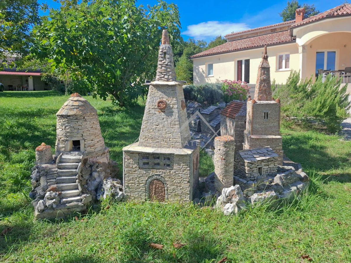 Poreč okolica, Elegantna pritlična vila z bazenom in velikim vrtom