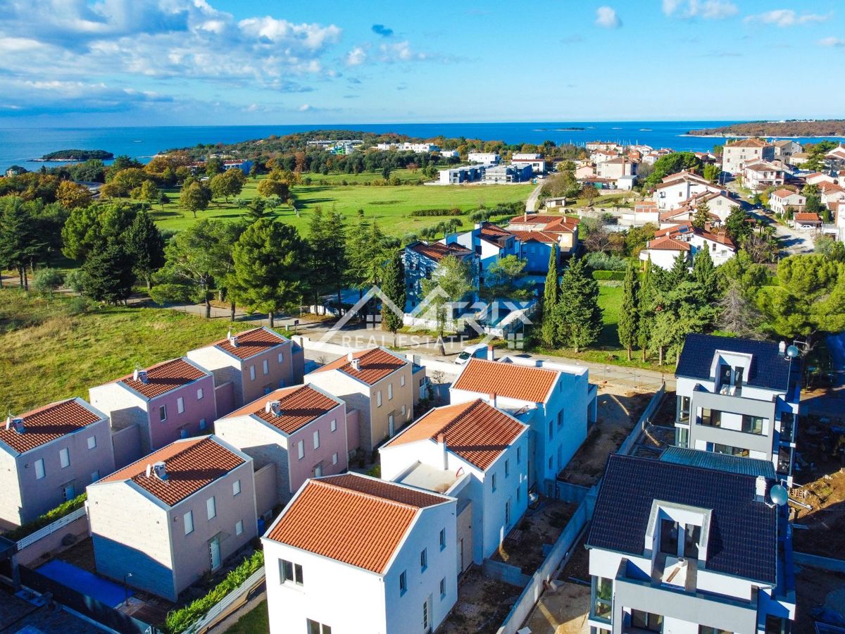 Istra, Funtana – Vrstna hiša na odlični lokaciji, le 300 m od morja!