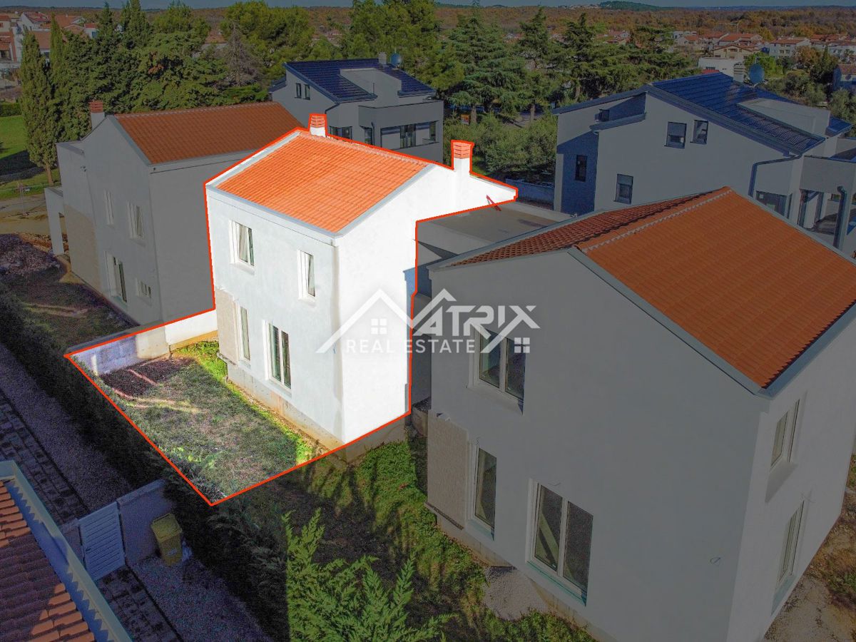 Istra, Funtana – Vrstna hiša na odlični lokaciji, le 300 m od morja!