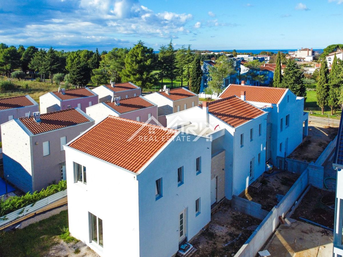 Istra, Funtana – Vrstna hiša na odlični lokaciji, le 300 m od morja!