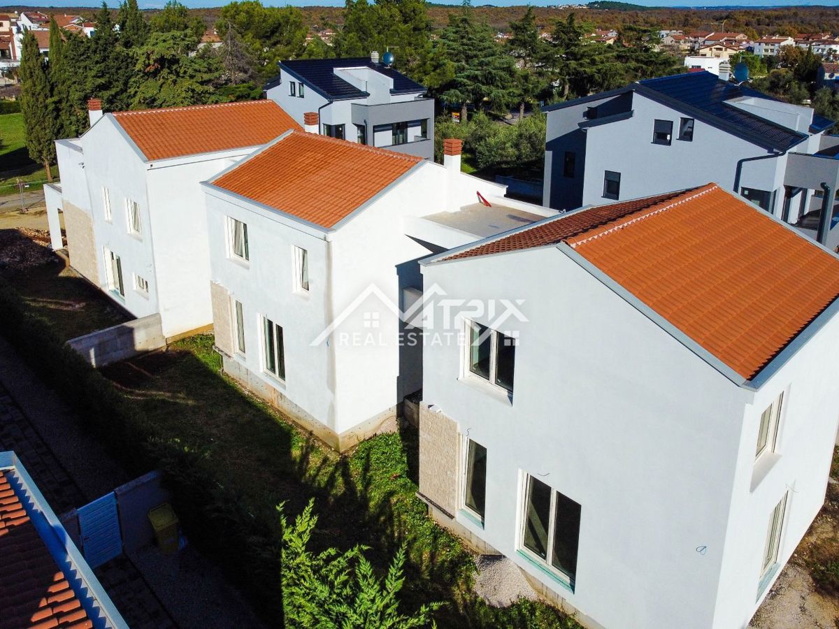 Istra, Funtana – Vrstna hiša na odlični lokaciji, le 300 m od morja!