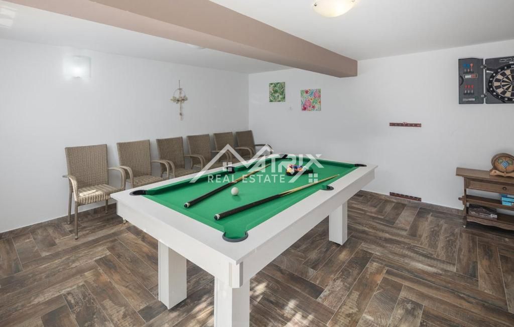 Poreč okolica, čudovita vila z bazenom in prostornim dvoriščem