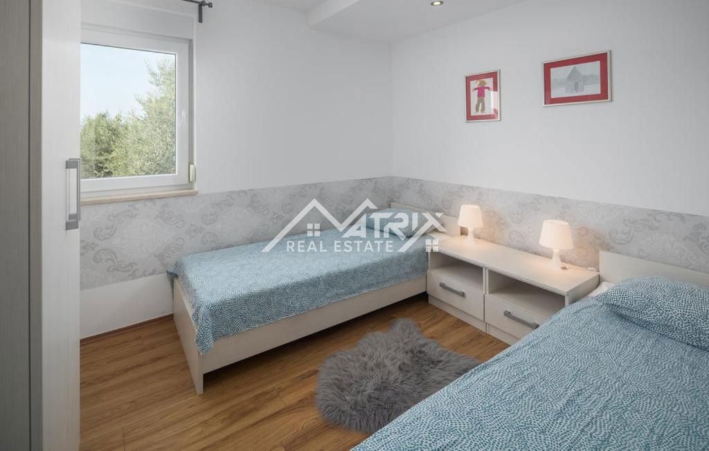 Poreč okolica, čudovita vila z bazenom in prostornim dvoriščem