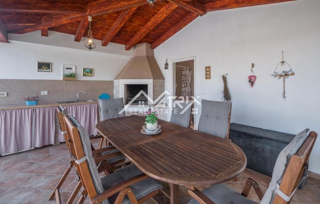 Poreč okolica, čudovita vila z bazenom in prostornim dvoriščem